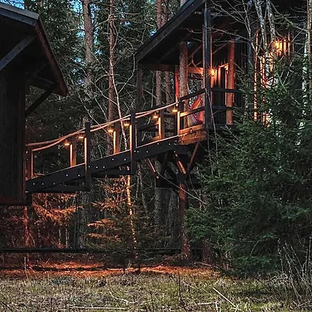 Деревянный коттедж Treehouseestonia